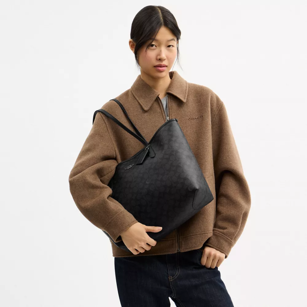 City Tote Bag In Signature Canvas